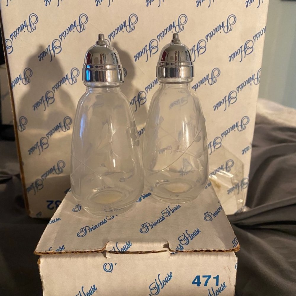 Vintage Princess House Heritage Salt Pepper Crystal Shakers